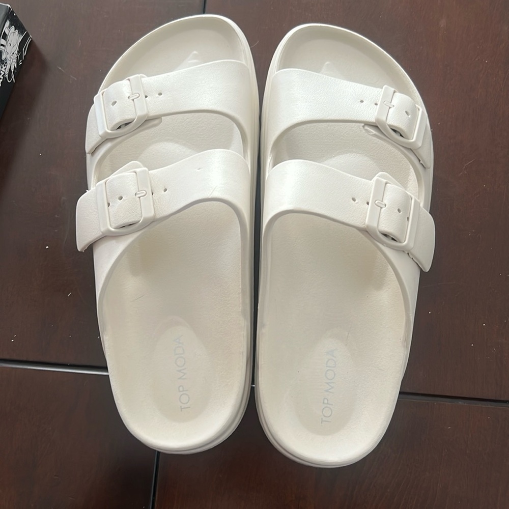 Platform sandals-white